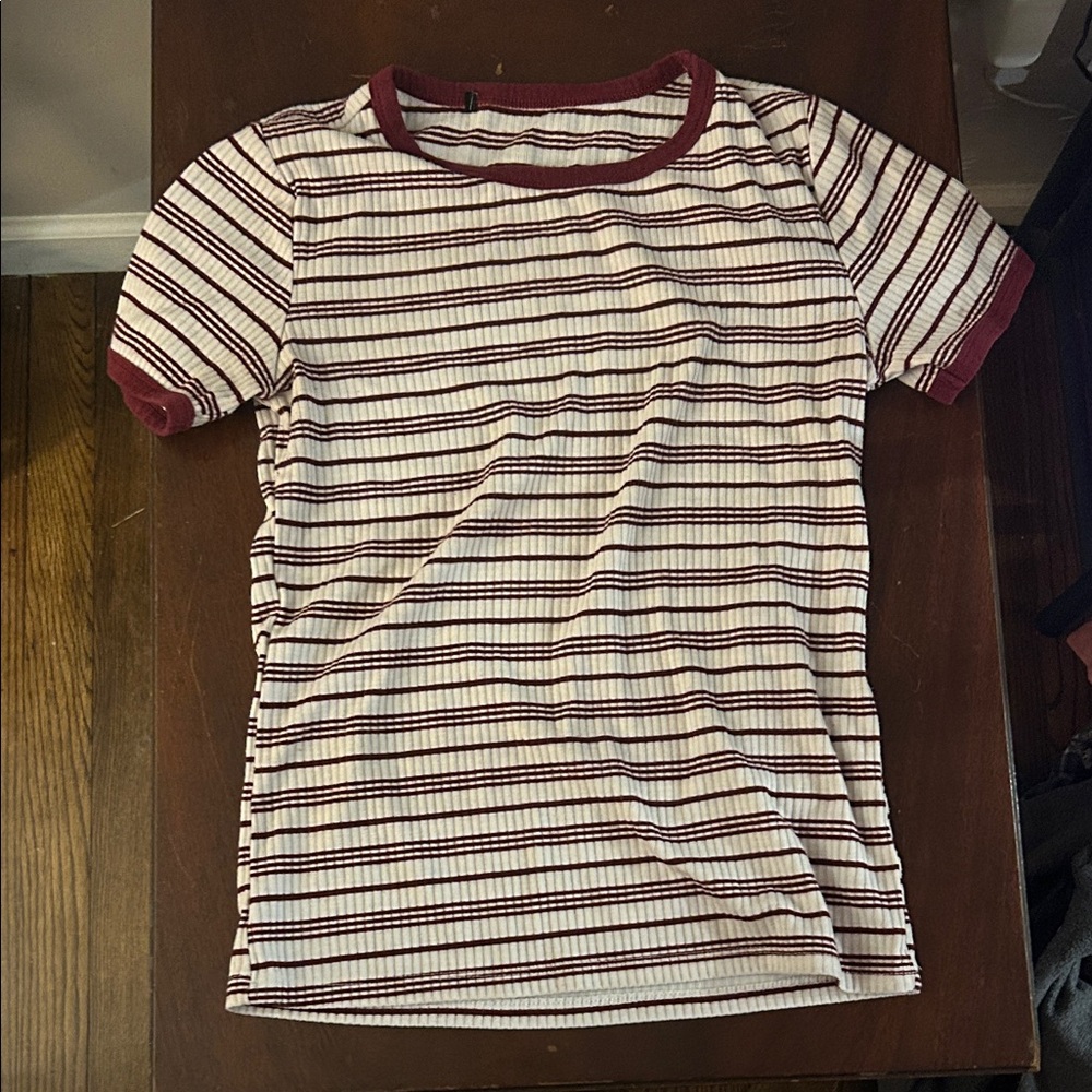 Source Unknown Burgundy and White Striped Short Sleeve Tee